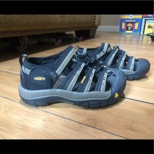 Keen sandals toddler boy size 11